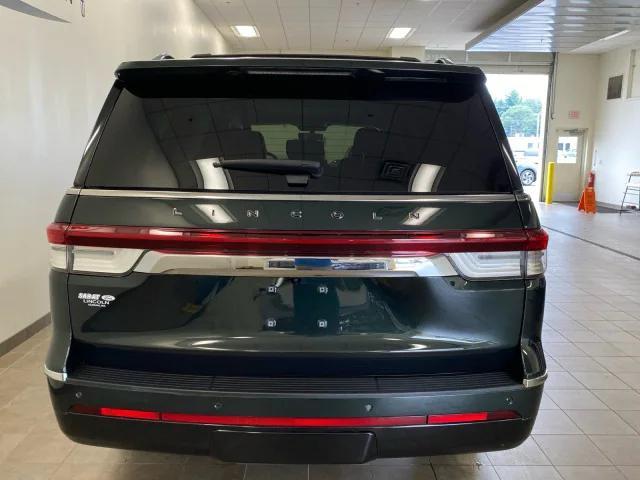 Photo of 2023 Manhattan Green Metallic Premium Colorant Lincoln Navigator