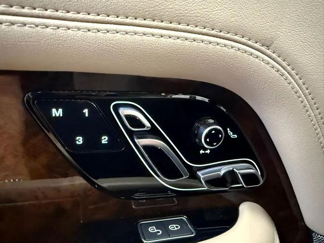 Photo of 2020 Black Land Rover Range Rover