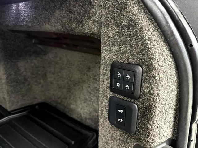 Photo of 2020 Black Land Rover Range Rover