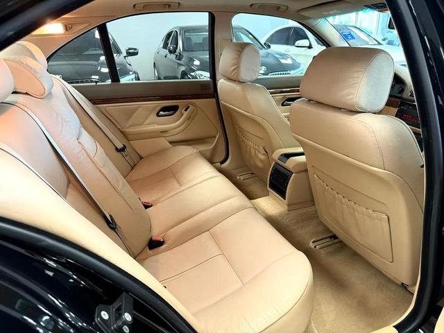 Photo of 2001 Black BMW 540
