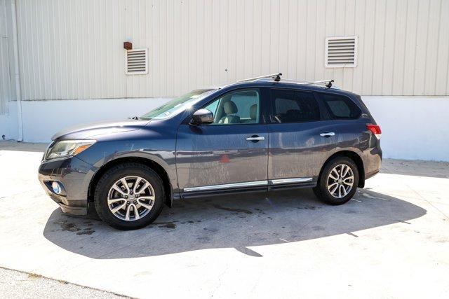 Photo of 2013 Dark Slate Nissan Pathfinder