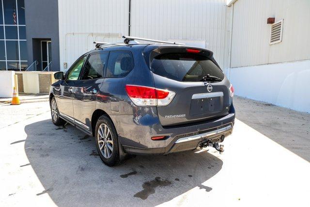 Photo of 2013 Dark Slate Nissan Pathfinder