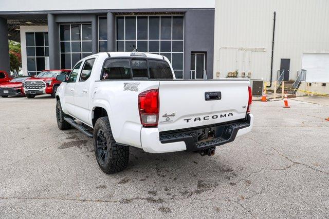 Photo of 2022 White Toyota Tacoma