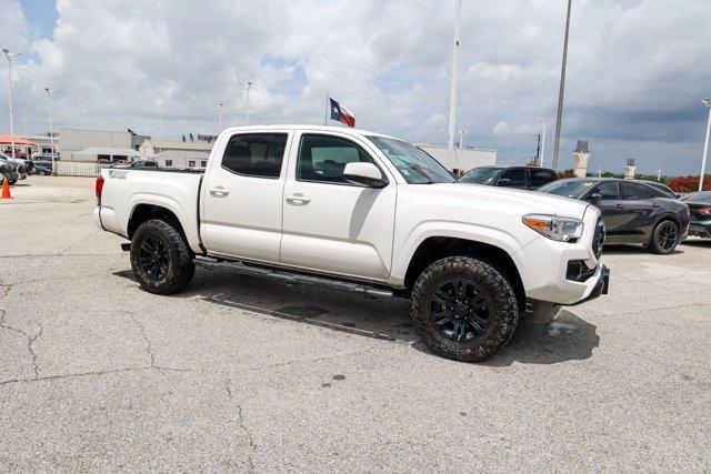 Photo of 2022 White Toyota Tacoma