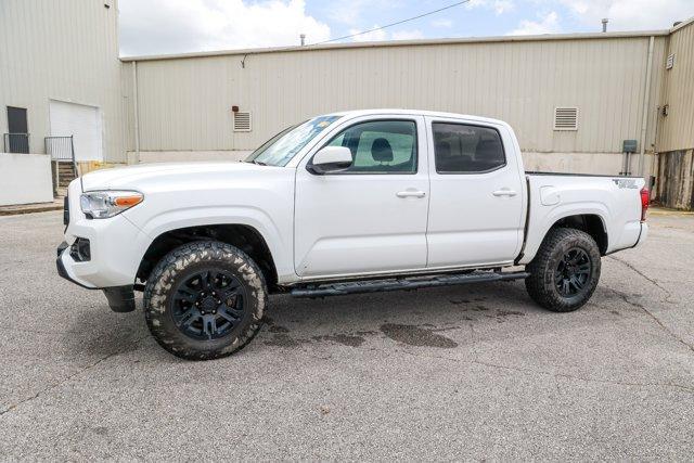 Photo of 2022 White Toyota Tacoma