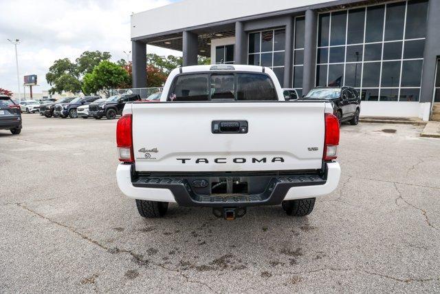 Photo of 2022 White Toyota Tacoma