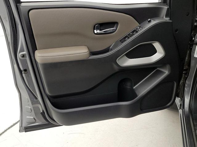 Photo of 2022 Gray Nissan Frontier