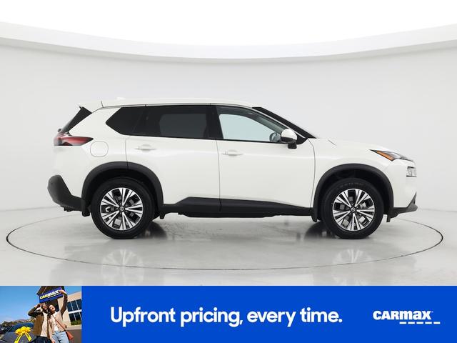 Photo of 2021 White Nissan Rogue