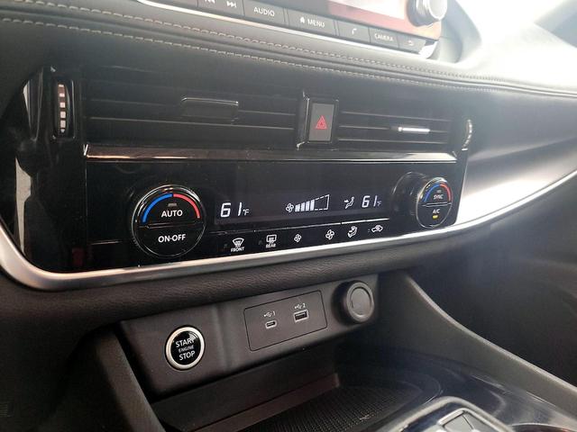 Photo of 2021 White Nissan Rogue