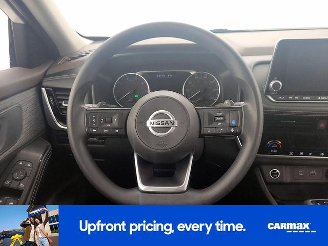 Photo of 2021 White Nissan Rogue