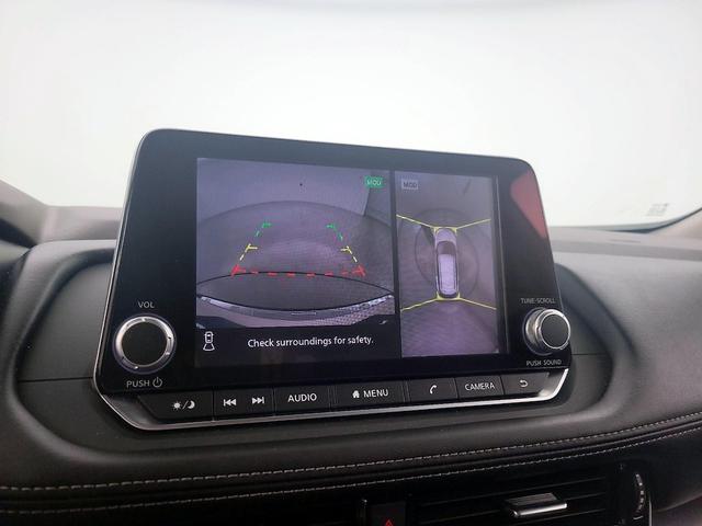 Photo of 2021 White Nissan Rogue