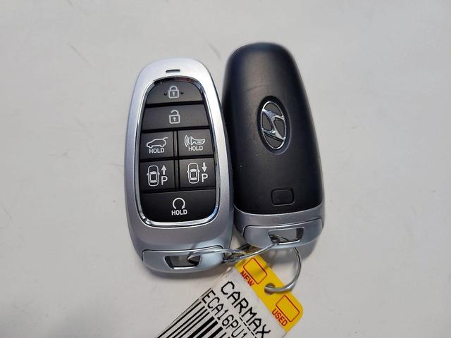 Photo of 2023 Gray Hyundai TUCSON Hybrid