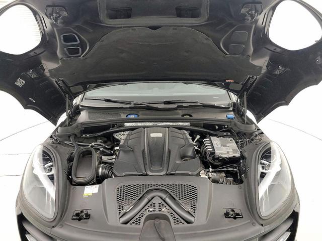 Photo of 2021 Black Porsche Macan