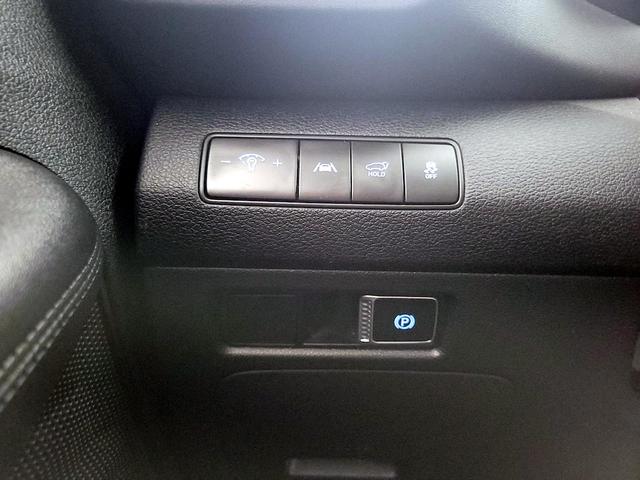 Photo of 2023 White Hyundai SANTA FE