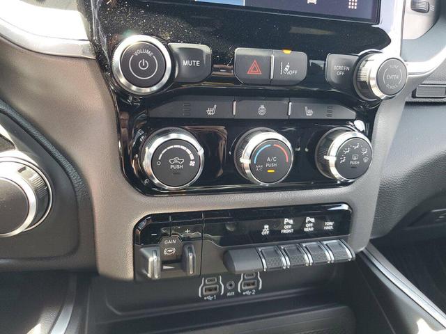 Photo of 2025 Granite Crystal Metallic Clearcoat RAM 1500