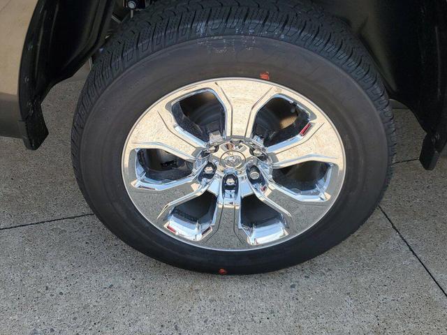 Photo of 2025 Granite Crystal Metallic Clearcoat RAM 1500