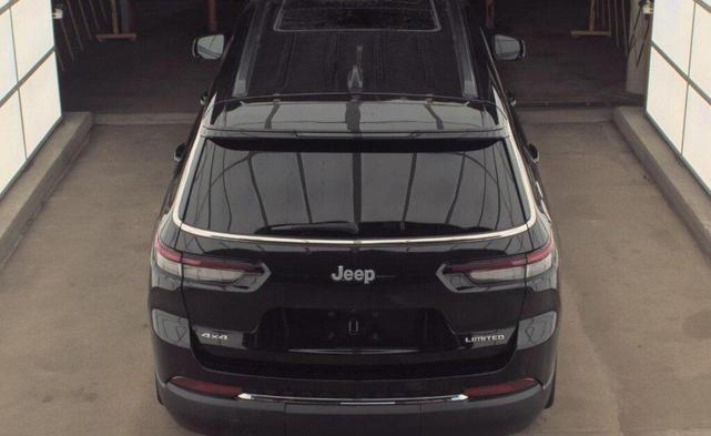 Photo of 2024 Diamond Black Crystal Pearlcoat Jeep Grand Cherokee L