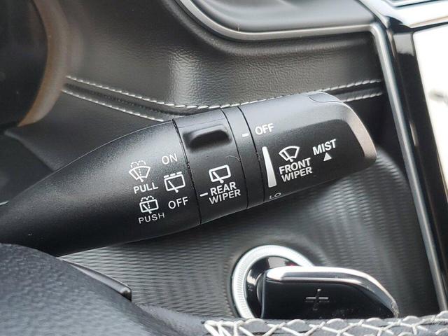 Photo of 2024 Diamond Black Crystal Pearlcoat Jeep Grand Cherokee L