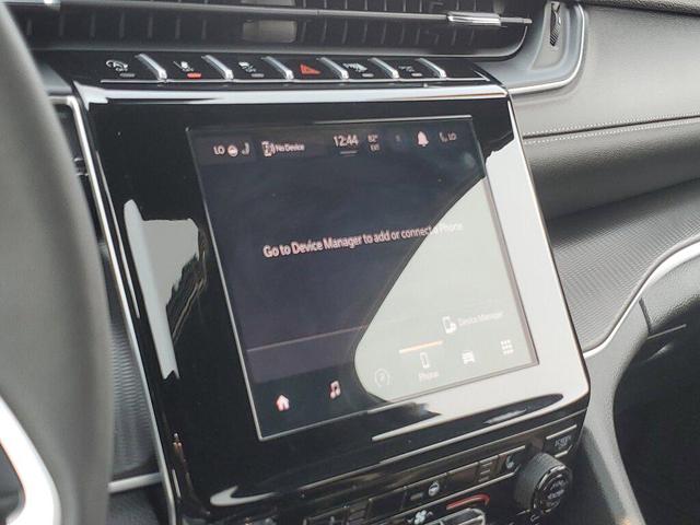 Photo of 2024 Diamond Black Crystal Pearlcoat Jeep Grand Cherokee L