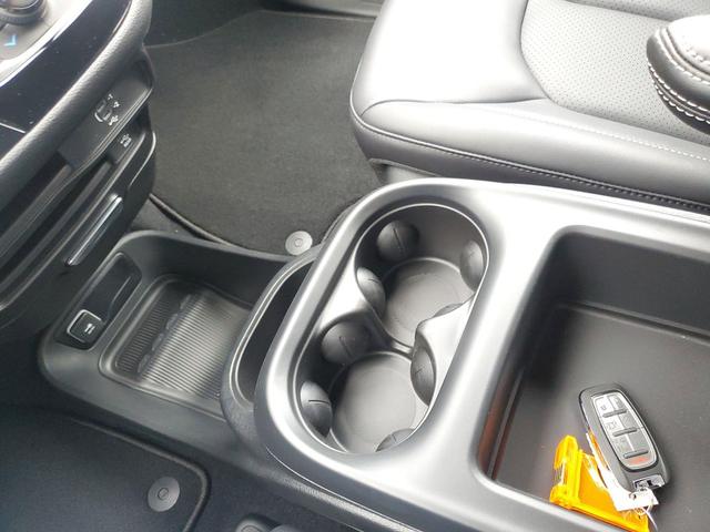 Photo of 2026 Diamond Black Crystal Pearlcoat Chrysler Pacifica
