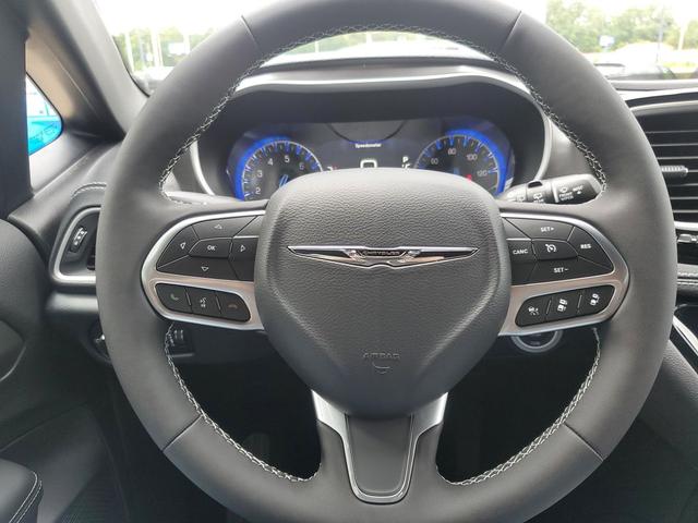 Photo of 2026 Diamond Black Crystal Pearlcoat Chrysler Pacifica