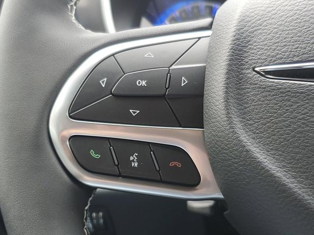 Photo of 2026 Diamond Black Crystal Pearlcoat Chrysler Pacifica