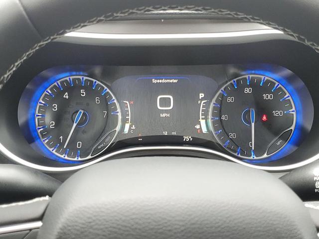 Photo of 2026 Diamond Black Crystal Pearlcoat Chrysler Pacifica