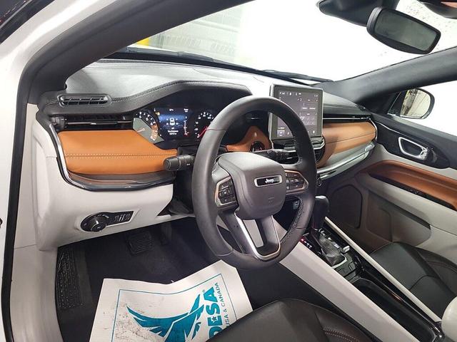 Photo of 2023 Bright White Clearcoat Jeep Compass