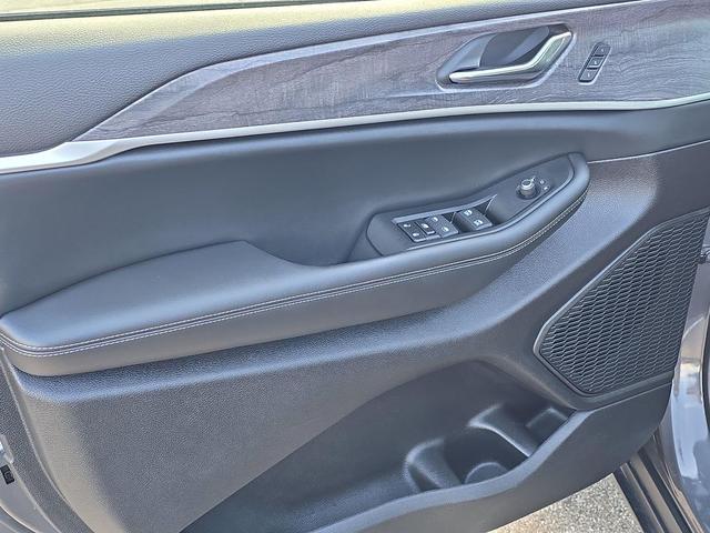 Photo of 2024 Baltic Gray Metallic Clearcoat Jeep Grand Cherokee