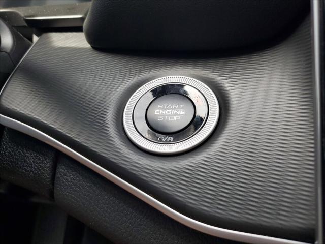 Photo of 2025 Diamond Black Crystal Pearlcoat Jeep Grand Cherokee L