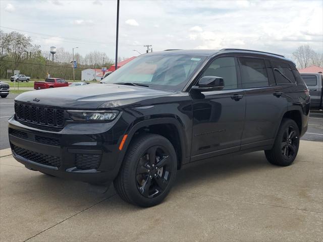 Photo of 2025 Diamond Black Crystal Pearlcoat Jeep Grand Cherokee L