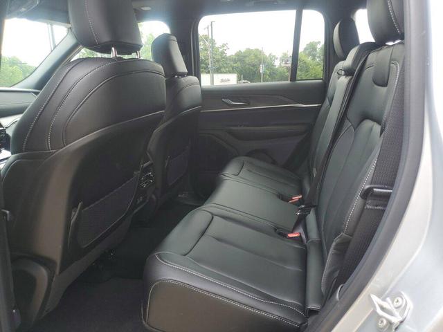 Photo of 2025 Silver Zynith Exterior Paint Jeep Grand Cherokee