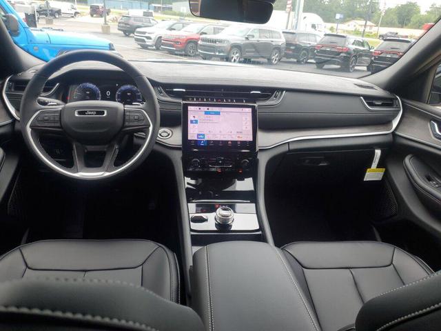 Photo of 2025 Silver Zynith Exterior Paint Jeep Grand Cherokee