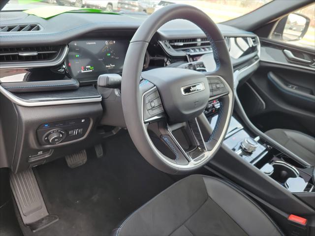 Photo of 2023 Silver Zynith Jeep Grand Cherokee 4xe