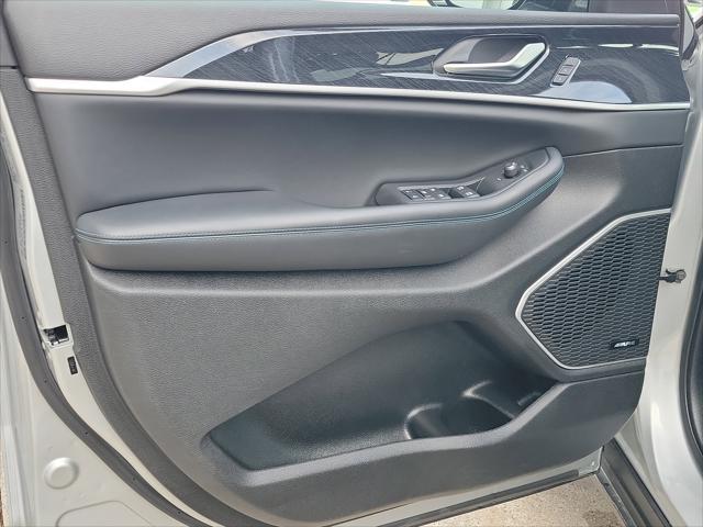 Photo of 2023 Silver Zynith Jeep Grand Cherokee 4xe