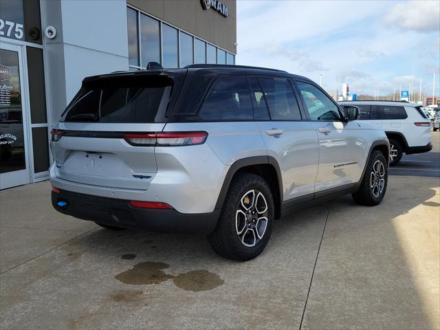 Photo of 2023 Silver Zynith Jeep Grand Cherokee 4xe