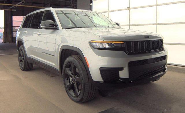 Photo of 2024 Silver Zynith Jeep Grand Cherokee L