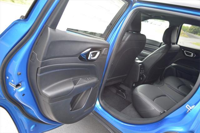 Photo of 2025 Hydro Blue Pearlcoat Jeep Compass