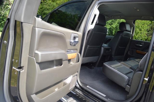 Photo of 2018 Black Chevrolet Silverado 1500