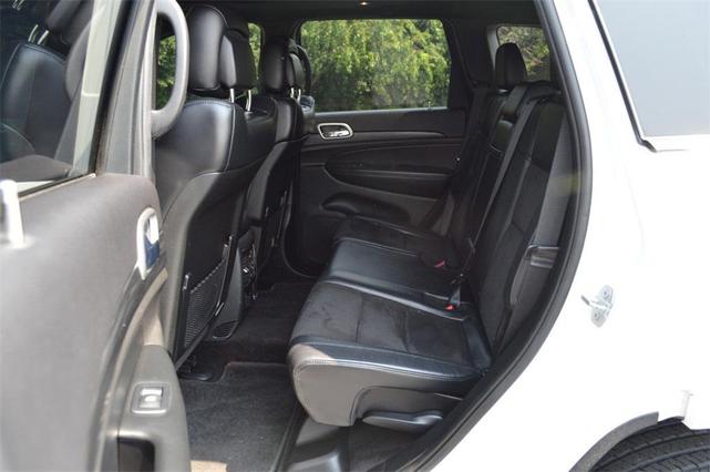 Photo of 2019 Bright White Clearcoat Jeep Grand Cherokee