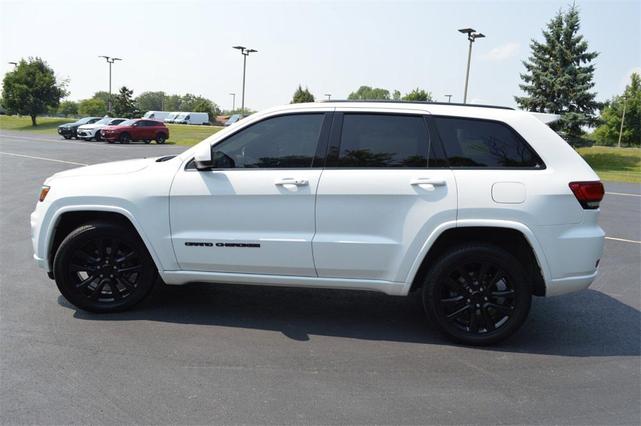 Photo of 2019 Bright White Clearcoat Jeep Grand Cherokee