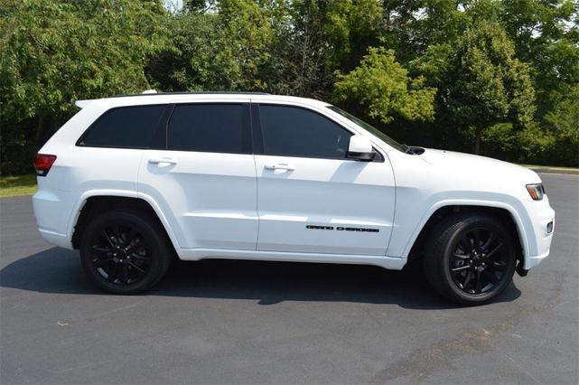 Photo of 2019 Bright White Clearcoat Jeep Grand Cherokee