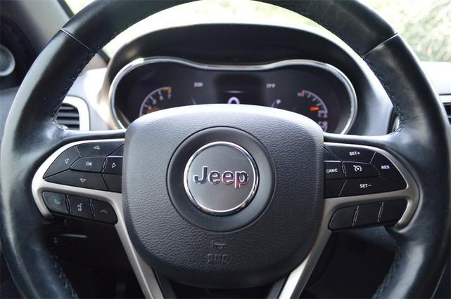Photo of 2019 Bright White Clearcoat Jeep Grand Cherokee
