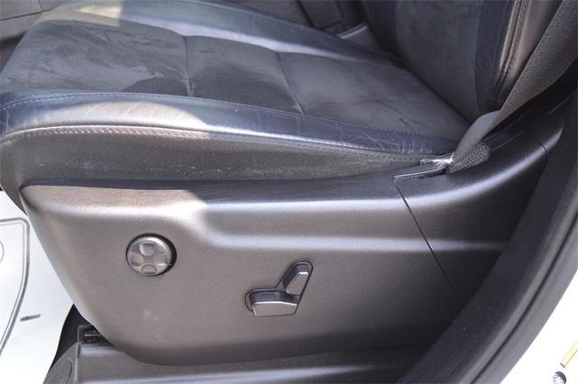 Photo of 2019 Bright White Clearcoat Jeep Grand Cherokee