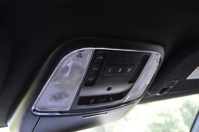 Photo of 2019 Bright White Clearcoat Jeep Grand Cherokee