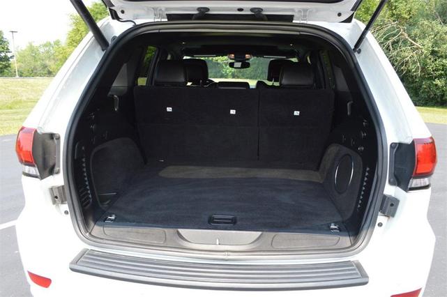 Photo of 2019 Bright White Clearcoat Jeep Grand Cherokee