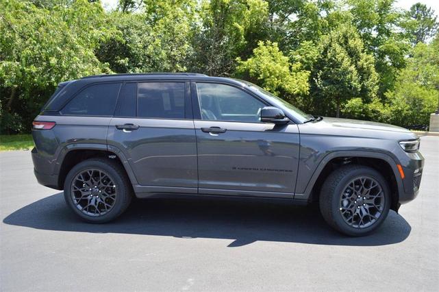 Photo of 2025 Baltic Gray Metallic Clearcoat Jeep Grand Cherokee