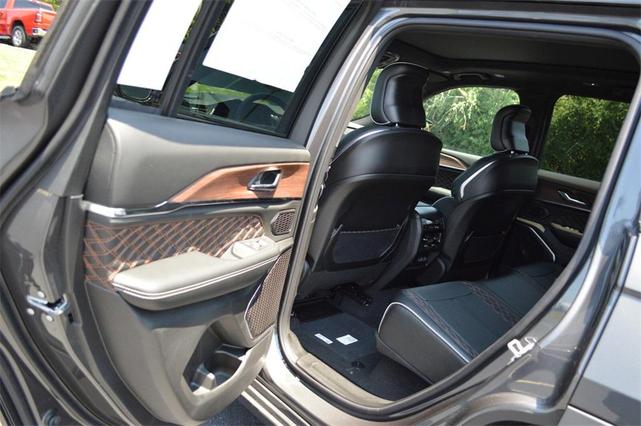 Photo of 2025 Baltic Gray Metallic Clearcoat Jeep Grand Cherokee