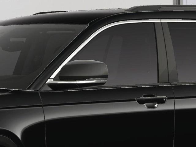 Photo of 2025 Diamond Black Crystal Pearlcoat Jeep Grand Cherokee L