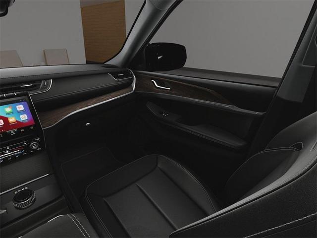 Photo of 2025 Diamond Black Crystal Pearlcoat Jeep Grand Cherokee L